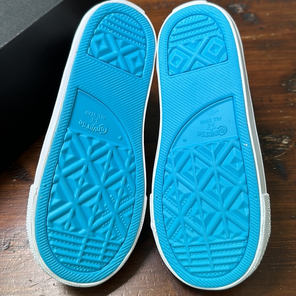 Converse NIB Silver Glitter LIMITED EDITION Velcro Sneakers Toddler Kids Size 10 - Picture 9 of 10